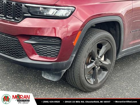 Used 2024 Jeep Grand Cherokee Altitude AWD/4WD image 8