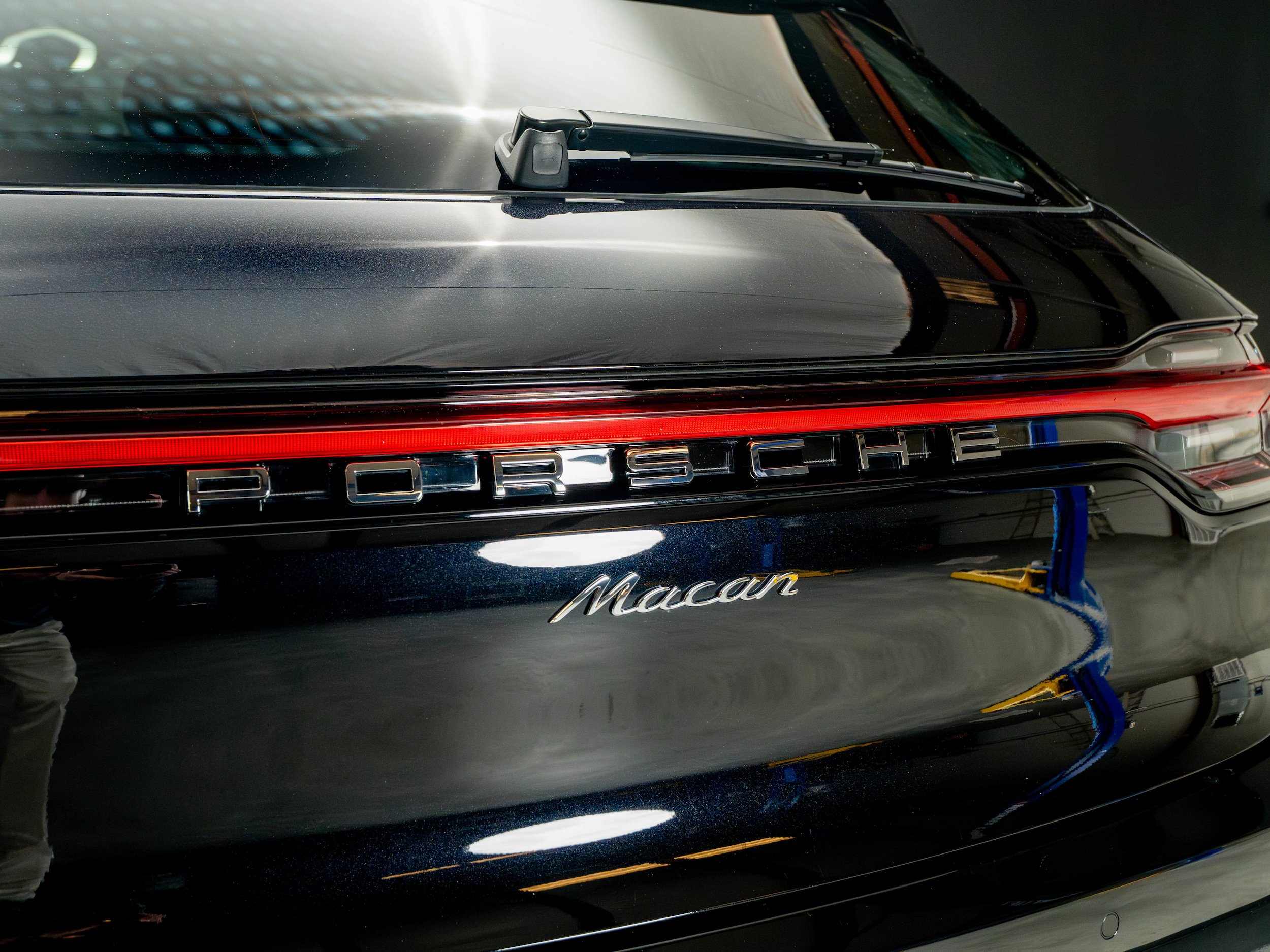 Certified 2025 Porsche Macan AWD/4WD image 14