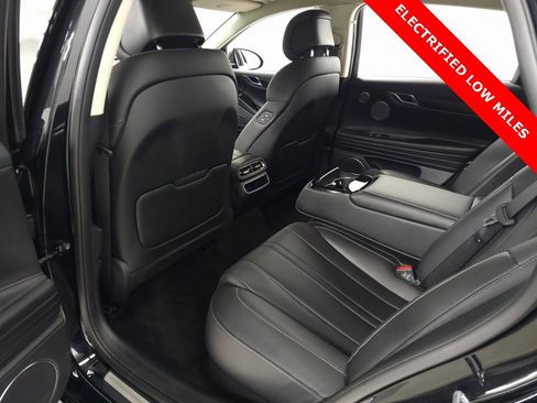 Used 2024 Genesis G80 image 37