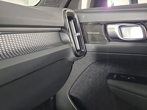 Used 2021 Volvo XC40 P8 Recharge w/ Advanced Package image 29