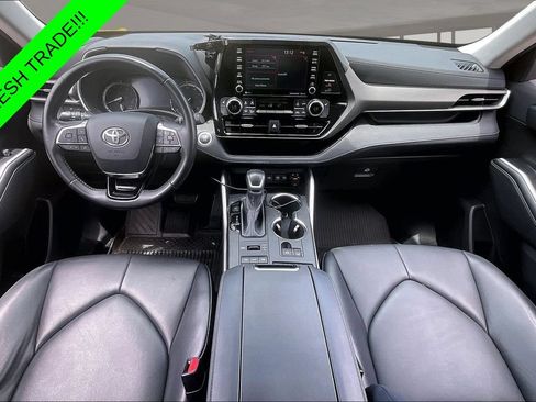 Used 2021 Toyota Highlander XLE AWD/4WD image 7