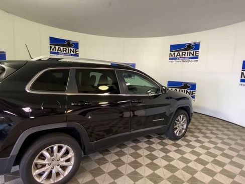 Used 2018 Jeep Cherokee Limited AWD/4WD image 2