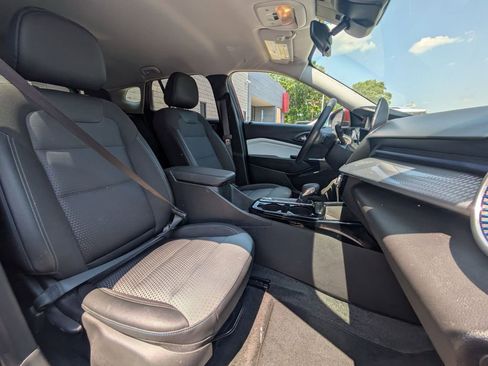 Used 2025 Chevrolet Trax LT w/ LT Convenience Package FWD image 29