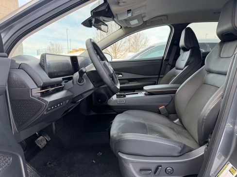 Used 2025 Nissan Ariya AWD image 15