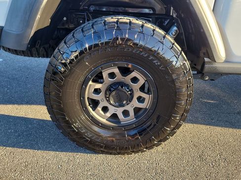 Used 2020 Jeep Gladiator Rubicon w/ Trailer Tow Package image 5
