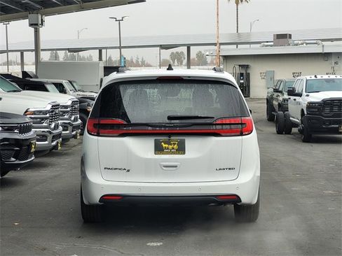 New 2026 Chrysler Pacifica Limited w/ S Appearance Package image 5
