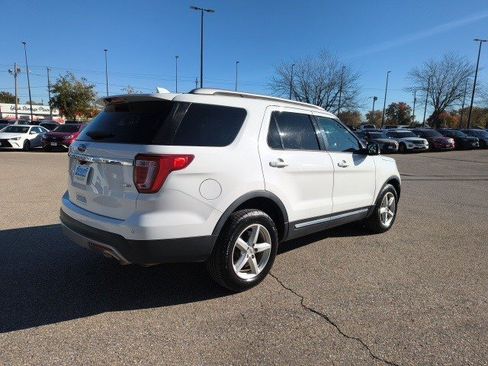 Used 2016 Ford Explorer XLT w/ Equipment Group 201A image 5