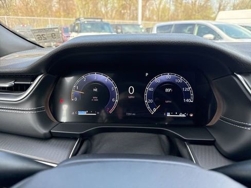 Used 2025 Jeep Grand Cherokee Laredo X image 12