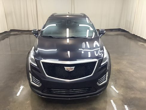 Used 2022 Cadillac XT5 Sportv w/ Platinum Package AWD/4WD image 2
