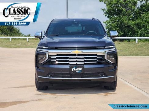 Used 2025 Chevrolet Suburban Premier RWD image 5
