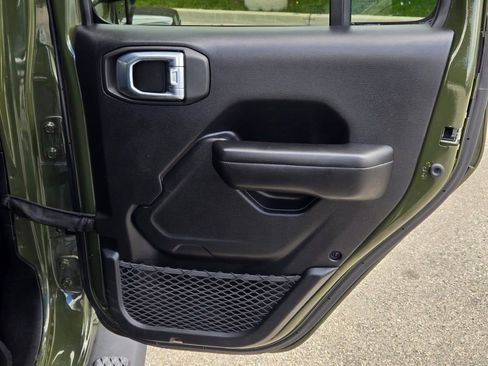 Used 2021 Jeep Gladiator Willys image 7