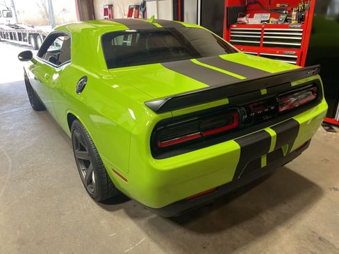 Used 2019 Dodge Challenger SRT Hellcat w/ Plus Package image 9
