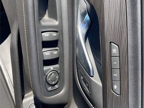 Used 2018 GMC Terrain SLT w/ Preferred Package image 21