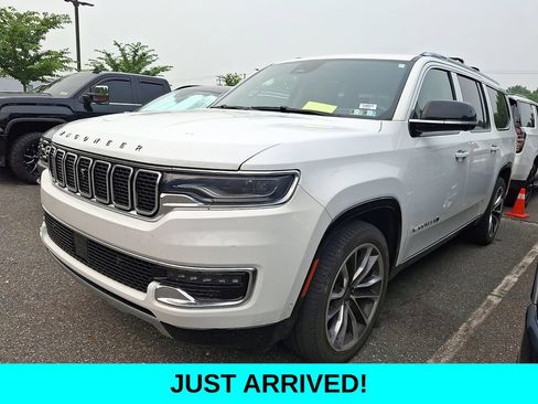Used 2023 Jeep Wagoneer L Series III w/ Premium Group I AWD/4WD image 2