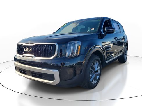 Used 2023 Kia Telluride LX FWD image 3