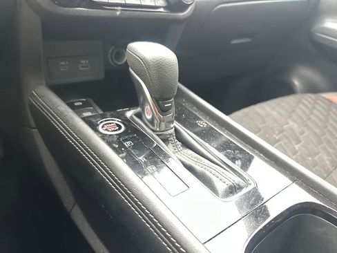 Used 2023 Nissan Kicks SR image 16