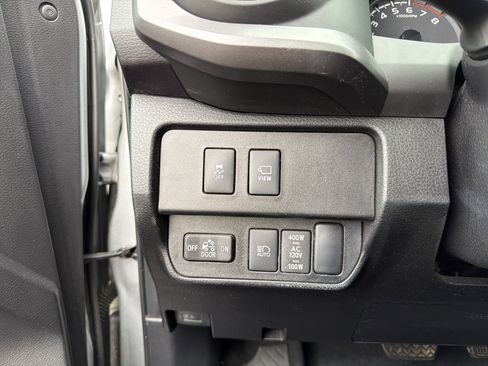 Used 2023 Toyota Tacoma TRD Off-Road w/ TRD Premium Off Road Package AWD/4WD image 18