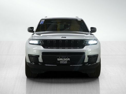 Used 2024 Jeep Grand Cherokee L Altitude image 8