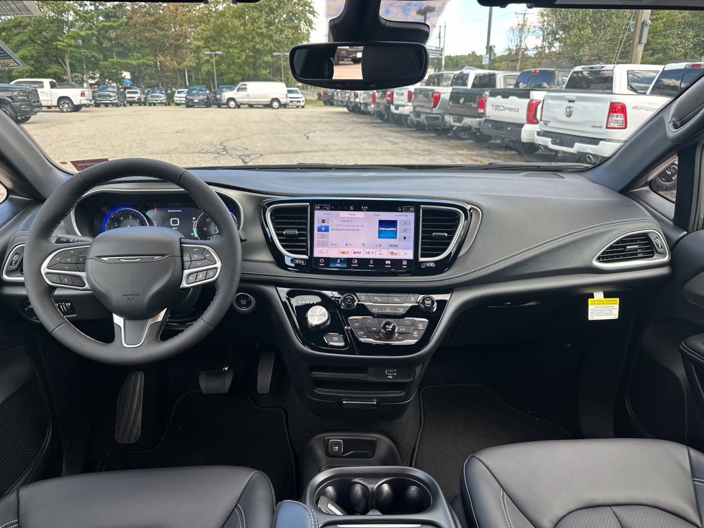 New 2027 Chrysler Pacifica Select AWD/4WD image 14