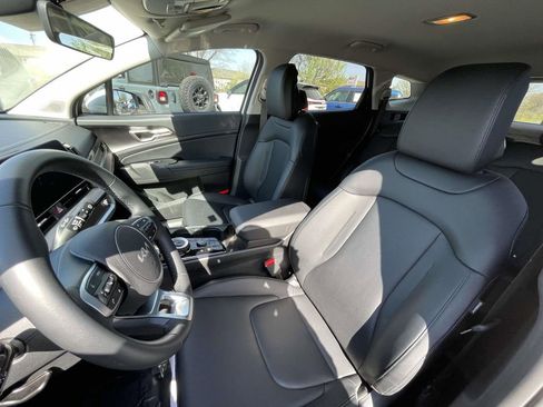 Used 2025 Kia Sportage EX image 27