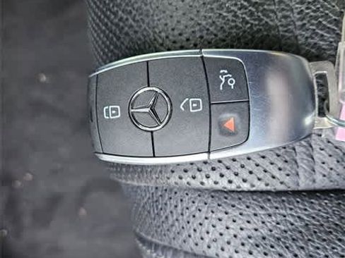 Used 2023 Mercedes-Benz GLS 580 GLS 580 image 37