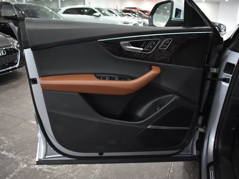 Used 2022 Audi Q8 Premium Plus image 34