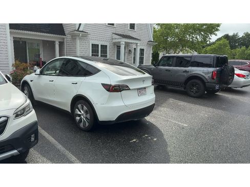 Used 2023 Tesla Model Y Long Range AWD/4WD image 4