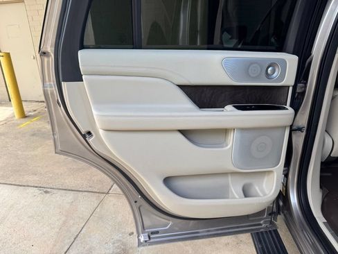 Used 2020 Lincoln Navigator Reserve w/ Luxury Package AWD/4WD image 26