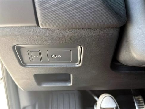 New 2024 Land Rover Discovery Dynamic SE image 29