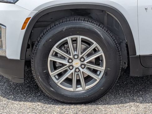 Used 2023 Chevrolet Traverse LT FWD image 11