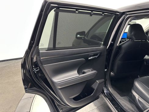Used 2023 Toyota Highlander XLE AWD/4WD image 27