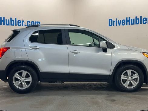 Used 2021 Chevrolet Trax LT FWD image 2