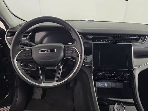 Used 2022 Jeep Grand Cherokee L Laredo w/ Luxury Tech Group I AWD/4WD image 12
