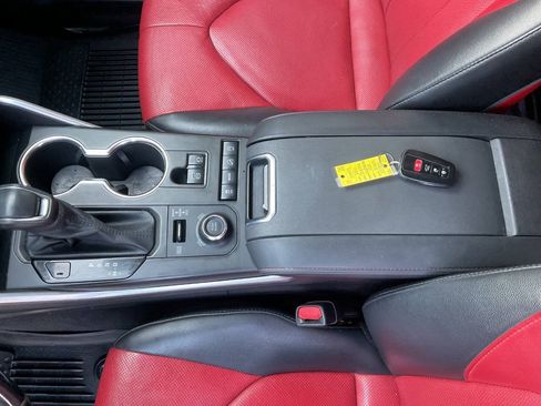 Used 2021 Toyota Highlander XSE AWD/4WD image 32