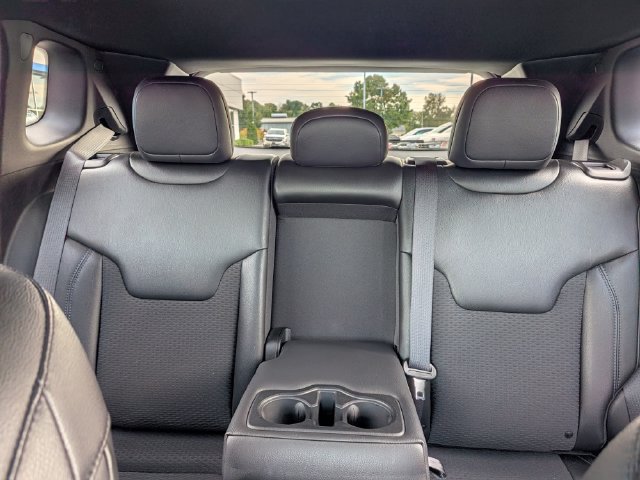 Used 2023 Jeep Compass Latitude AWD/4WD image 16