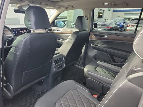 Used 2024 Volkswagen Atlas SEL Premium R-Line image 14