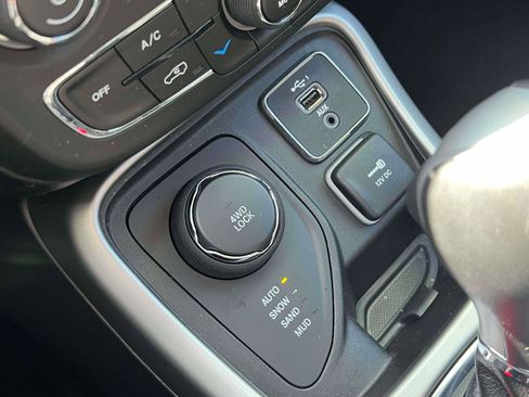 Used 2020 Jeep Compass Latitude w/ Popular Equipment Group image 11