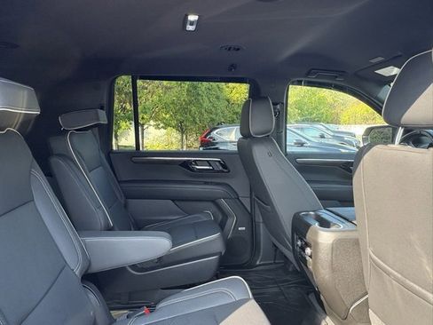 Certified 2025 Chevrolet Suburban Premier image 19