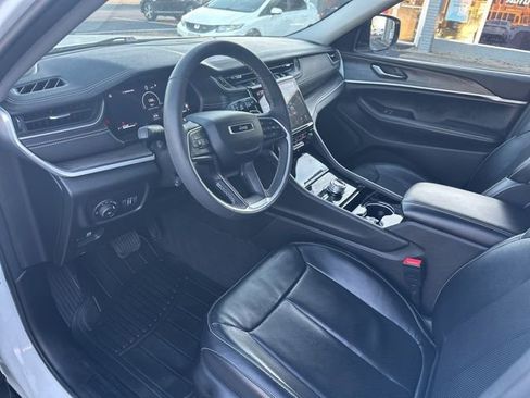 Used 2023 Jeep Grand Cherokee L Limited w/ Luxury Tech Group II image 10