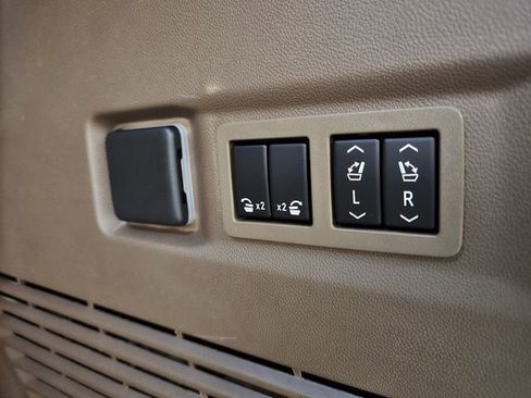 Used 2023 GMC Yukon Denali image 40