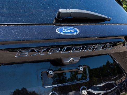 Used 2022 Ford Explorer ST-Line w/ Class IV Trailer Tow Package AWD/4WD image 11