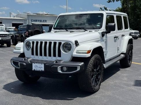 Used 2021 Jeep Wrangler Unlimited Sahara w/ Cold Weather Group AWD/4WD image 8