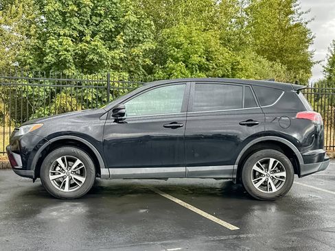 Used 2018 Toyota RAV4 XLE FWD image 6