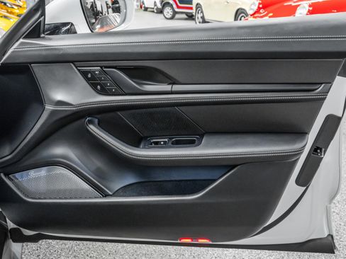 Used 2022 Porsche Taycan Turbo S image 39
