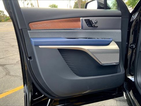New 2026 Cadillac Vistiq Premium Luxury AWD/4WD image 11