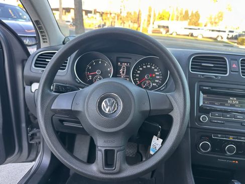 Used 2014 Volkswagen Golf 4-Door FWD image 19