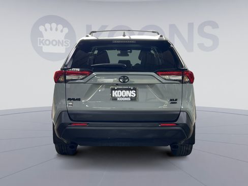 Used 2023 Toyota RAV4 XLE Premium image 5