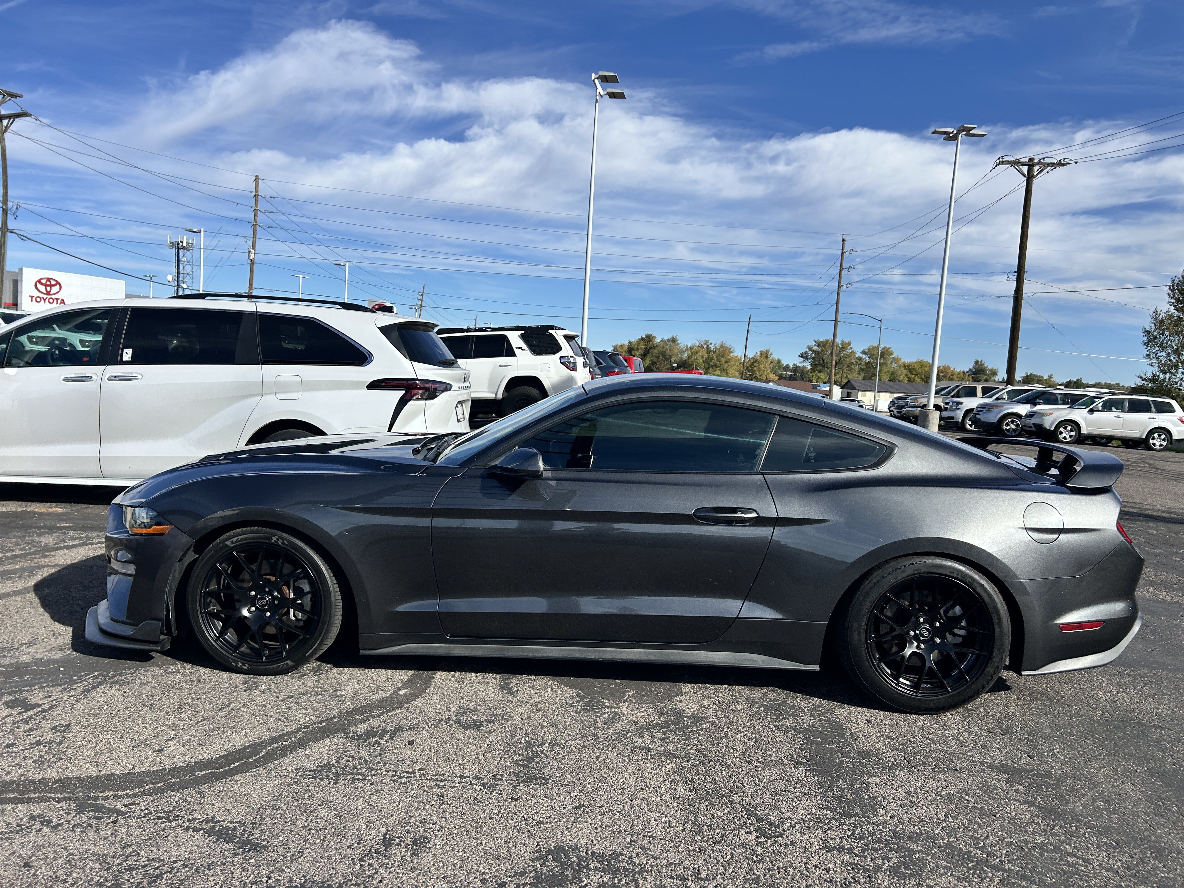 Used 2018 Ford Mustang Coupe RWD image 2