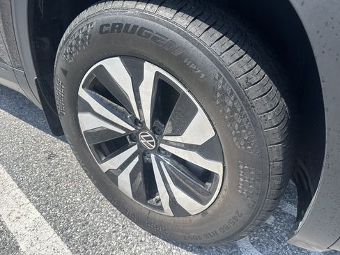 Used 2024 Volkswagen Atlas SE AWD/4WD image 10
