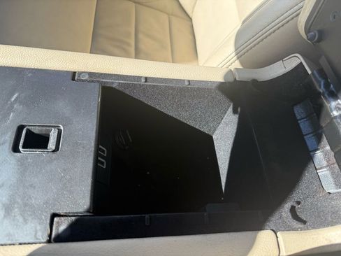 Used 2016 Ford Taurus SEL w/ Equipment Group 201A FWD image 12